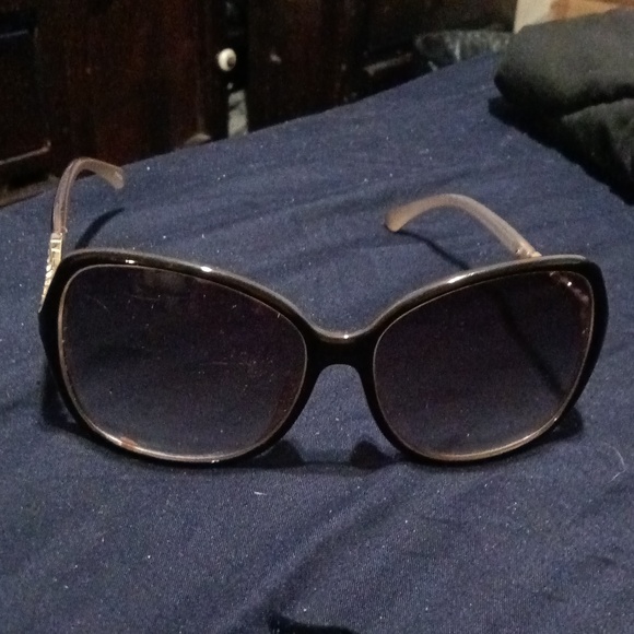 Sunglasses - Picture 4 of 5